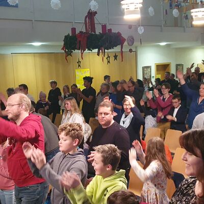 Foto: Sabine B�ssert
Datum: 10.12.2023
Ort: Igensdorf - Aula Grundschule
Motiv: Adventskonzert Sing- und Musikschule