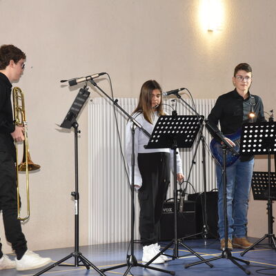 Foto: Sabine B�ssert
Datum: 10.12.2023
Ort: Igensdorf - Aula Grundschule
Motiv: Adventskonzert Sing- und Musikschule