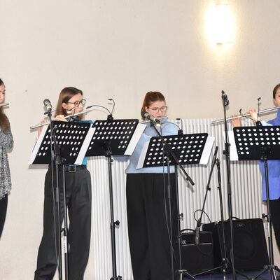 Foto: Sabine B�ssert
Datum: 10.12.2023
Ort: Igensdorf - Aula Grundschule
Motiv: Adventskonzert Sing- und Musikschule