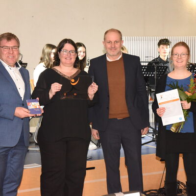 Foto: Sabine B�ssert
Datum: 10.12.2023
Ort: Igensdorf - Aula Grundschule
Motiv: Adventskonzert Sing- und Musikschule